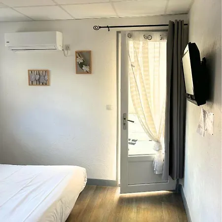 Le Hotel 2*