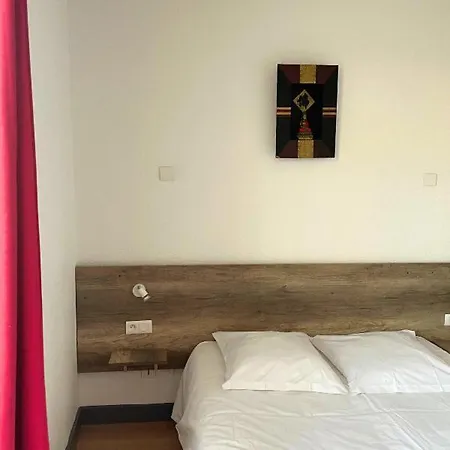 Le Hotel 2*
