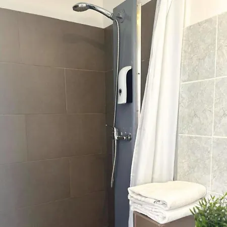 Otel Le 2*